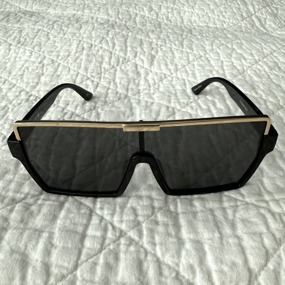 Bold Black and Gold Sunglasses with Angular Design NWOT - Picture 3 of 5